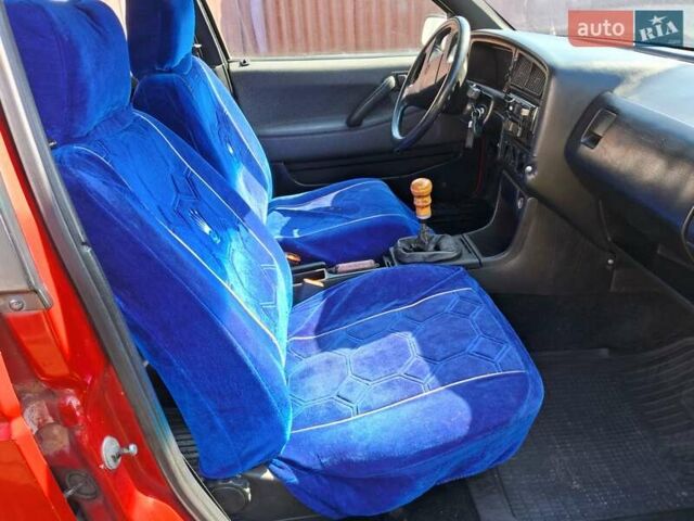 Красный Фольксваген Пассат, объемом двигателя 1.6 л и пробегом 230 тыс. км за 2200 $, фото 3 на Automoto.ua