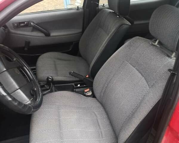 Красный Фольксваген Пассат, объемом двигателя 1.78 л и пробегом 385 тыс. км за 1850 $, фото 3 на Automoto.ua