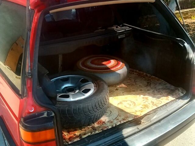 Красный Фольксваген Пассат, объемом двигателя 2 л и пробегом 0 тыс. км за 1800 $, фото 7 на Automoto.ua