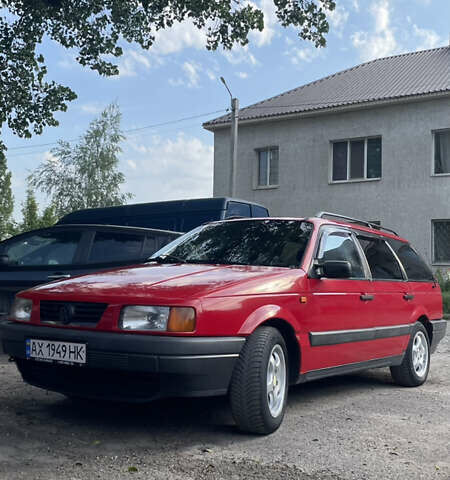 Красный Фольксваген Пассат, объемом двигателя 1.8 л и пробегом 300 тыс. км за 3000 $, фото 4 на Automoto.ua