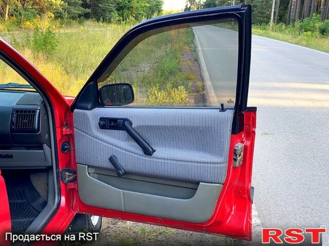 Червоний Фольксваген Пассат, об'ємом двигуна 2 л та пробігом 350 тис. км за 3150 $, фото 5 на Automoto.ua