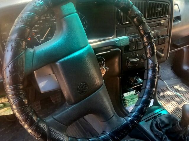 Красный Фольксваген Пассат, объемом двигателя 2 л и пробегом 0 тыс. км за 1800 $, фото 9 на Automoto.ua