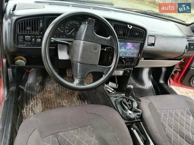 Красный Фольксваген Пассат, объемом двигателя 1.8 л и пробегом 350 тыс. км за 1200 $, фото 1 на Automoto.ua