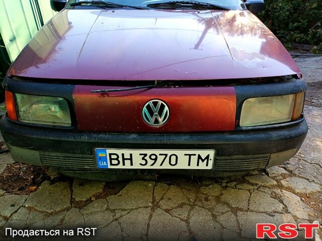 Красный Фольксваген Пассат, объемом двигателя 1.6 л и пробегом 449 тыс. км за 2000 $, фото 1 на Automoto.ua