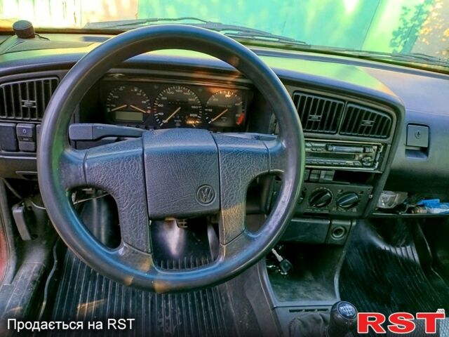 Красный Фольксваген Пассат, объемом двигателя 1.6 л и пробегом 449 тыс. км за 2000 $, фото 10 на Automoto.ua