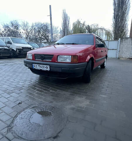 Красный Фольксваген Пассат, объемом двигателя 1.8 л и пробегом 300 тыс. км за 3000 $, фото 2 на Automoto.ua