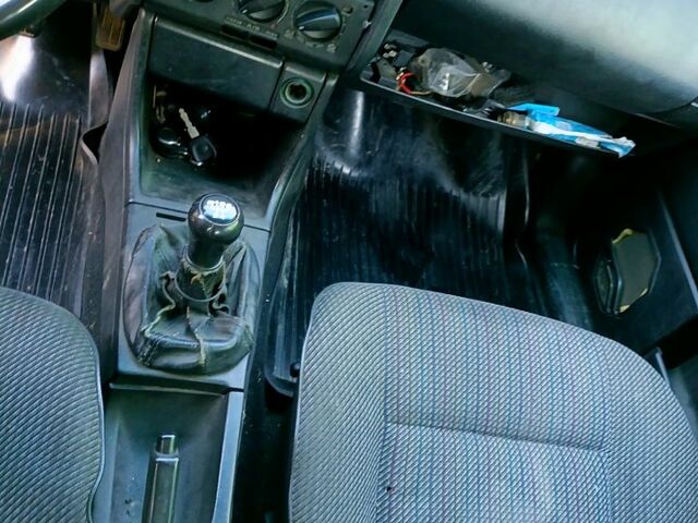 Красный Фольксваген Пассат, объемом двигателя 1.6 л и пробегом 449 тыс. км за 2000 $, фото 11 на Automoto.ua