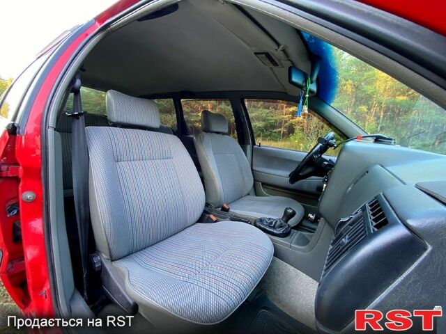 Червоний Фольксваген Пассат, об'ємом двигуна 2 л та пробігом 350 тис. км за 3150 $, фото 4 на Automoto.ua