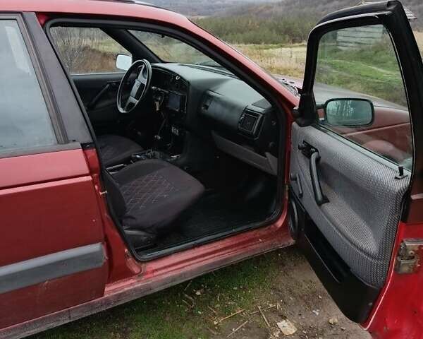 Красный Фольксваген Пассат, объемом двигателя 1.8 л и пробегом 350 тыс. км за 1200 $, фото 6 на Automoto.ua