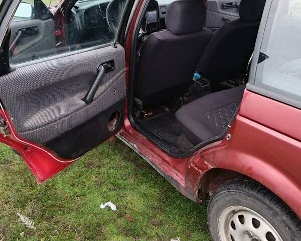 Красный Фольксваген Пассат, объемом двигателя 1.8 л и пробегом 350 тыс. км за 1200 $, фото 3 на Automoto.ua