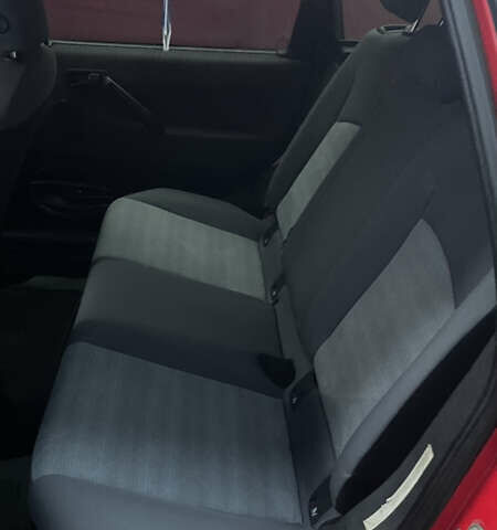 Красный Фольксваген Пассат, объемом двигателя 1.8 л и пробегом 300 тыс. км за 3000 $, фото 10 на Automoto.ua