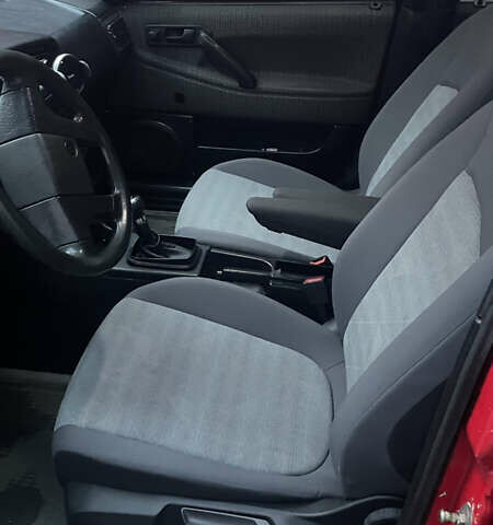 Красный Фольксваген Пассат, объемом двигателя 1.8 л и пробегом 300 тыс. км за 3000 $, фото 9 на Automoto.ua