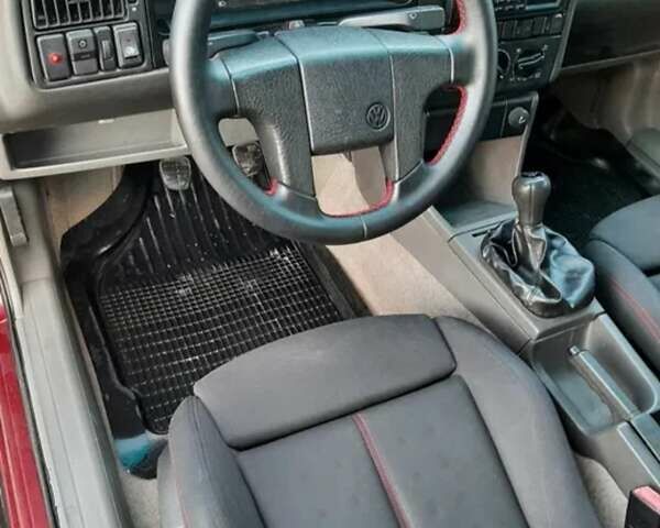 Красный Фольксваген Пассат, объемом двигателя 1.8 л и пробегом 380 тыс. км за 2600 $, фото 16 на Automoto.ua