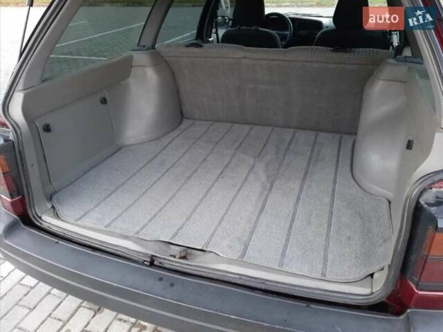 Красный Фольксваген Пассат, объемом двигателя 1.8 л и пробегом 380 тыс. км за 2600 $, фото 20 на Automoto.ua