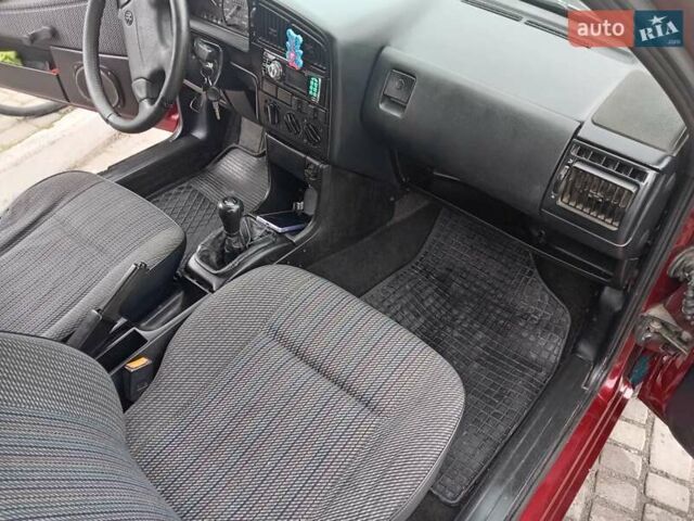 Красный Фольксваген Пассат, объемом двигателя 1.78 л и пробегом 400 тыс. км за 1300 $, фото 10 на Automoto.ua