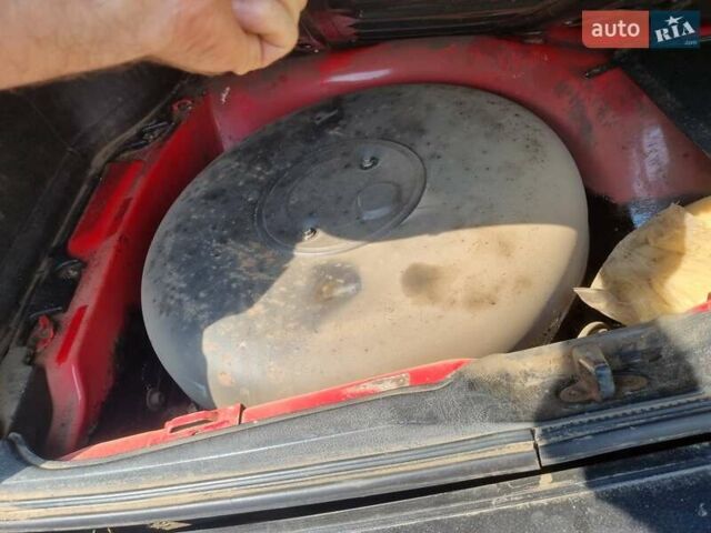 Красный Фольксваген Пассат, объемом двигателя 1.8 л и пробегом 395 тыс. км за 1500 $, фото 17 на Automoto.ua