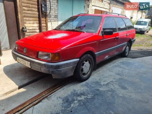 Красный Фольксваген Пассат, объемом двигателя 1.8 л и пробегом 395 тыс. км за 1500 $, фото 1 на Automoto.ua