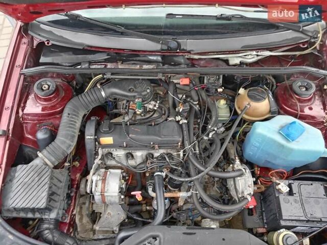 Красный Фольксваген Пассат, объемом двигателя 1.78 л и пробегом 400 тыс. км за 1300 $, фото 5 на Automoto.ua