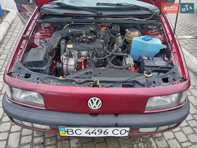 Красный Фольксваген Пассат, объемом двигателя 1.78 л и пробегом 400 тыс. км за 1300 $, фото 3 на Automoto.ua