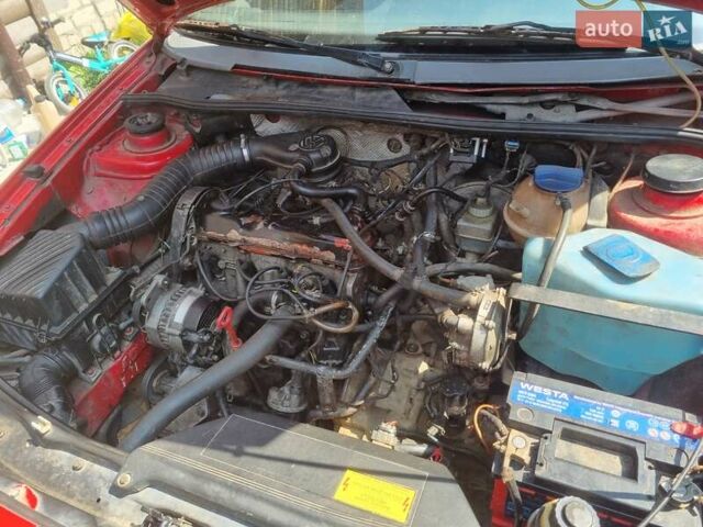 Красный Фольксваген Пассат, объемом двигателя 1.8 л и пробегом 395 тыс. км за 1500 $, фото 23 на Automoto.ua