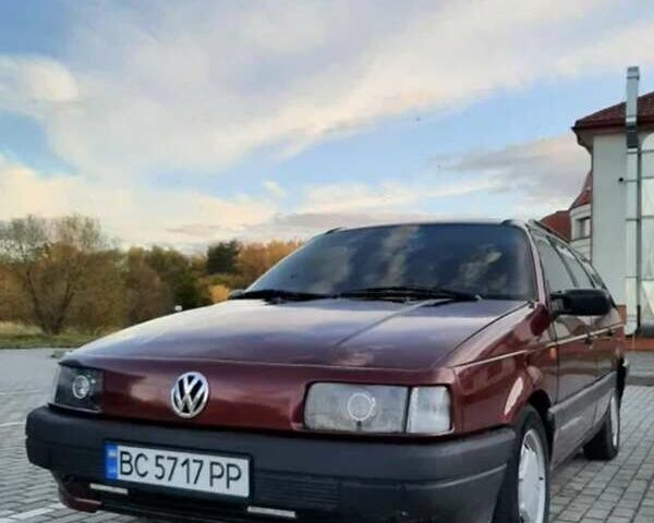 Красный Фольксваген Пассат, объемом двигателя 1.8 л и пробегом 380 тыс. км за 2600 $, фото 1 на Automoto.ua