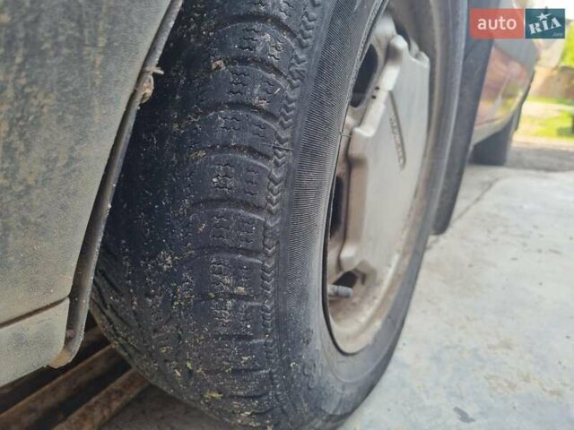 Красный Фольксваген Пассат, объемом двигателя 1.8 л и пробегом 395 тыс. км за 1500 $, фото 9 на Automoto.ua