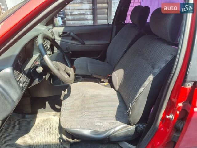 Красный Фольксваген Пассат, объемом двигателя 1.8 л и пробегом 395 тыс. км за 1500 $, фото 11 на Automoto.ua