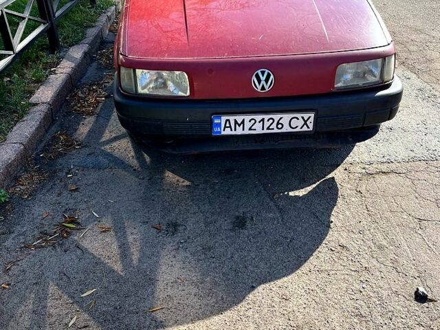 Красный Фольксваген Пассат, объемом двигателя 1.8 л и пробегом 400 тыс. км за 500 $, фото 3 на Automoto.ua