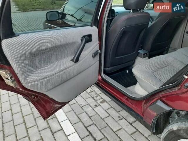 Красный Фольксваген Пассат, объемом двигателя 1.8 л и пробегом 380 тыс. км за 2600 $, фото 18 на Automoto.ua