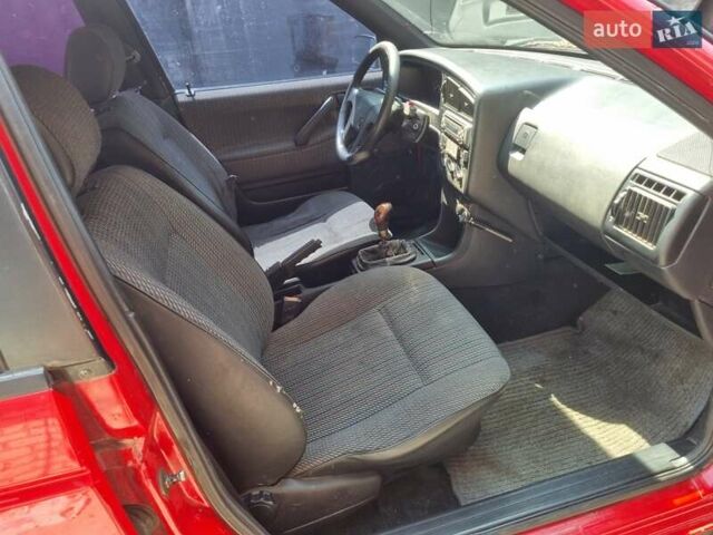 Красный Фольксваген Пассат, объемом двигателя 1.8 л и пробегом 395 тыс. км за 1500 $, фото 22 на Automoto.ua