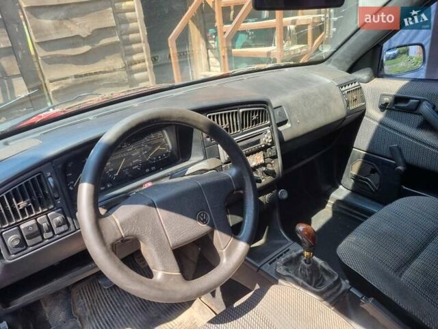 Красный Фольксваген Пассат, объемом двигателя 1.8 л и пробегом 395 тыс. км за 1500 $, фото 12 на Automoto.ua