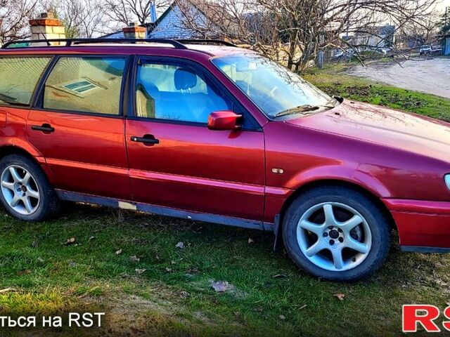 Красный Фольксваген Пассат, объемом двигателя 2.8 л и пробегом 200 тыс. км за 2500 $, фото 4 на Automoto.ua