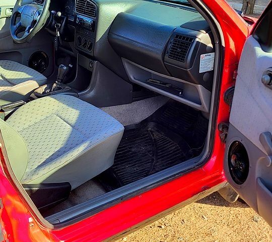 Красный Фольксваген Пассат, объемом двигателя 1.8 л и пробегом 300 тыс. км за 2250 $, фото 10 на Automoto.ua