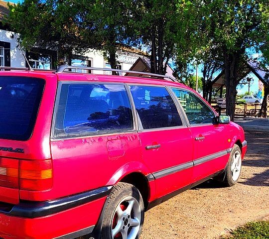 Красный Фольксваген Пассат, объемом двигателя 1.8 л и пробегом 300 тыс. км за 2250 $, фото 8 на Automoto.ua