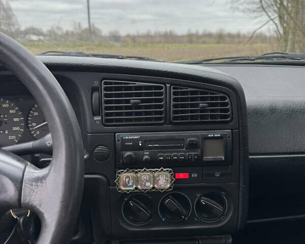 Червоний Фольксваген Пассат, об'ємом двигуна 1.8 л та пробігом 230 тис. км за 2299 $, фото 21 на Automoto.ua