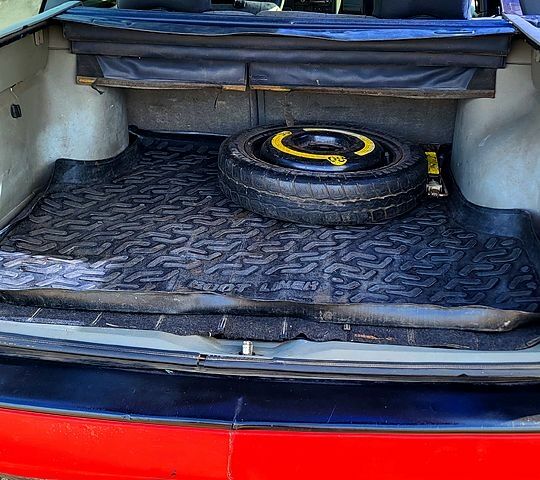 Красный Фольксваген Пассат, объемом двигателя 1.8 л и пробегом 300 тыс. км за 2250 $, фото 12 на Automoto.ua