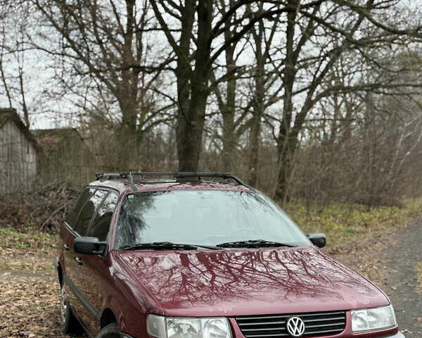 Червоний Фольксваген Пассат, об'ємом двигуна 1.8 л та пробігом 230 тис. км за 2299 $, фото 1 на Automoto.ua