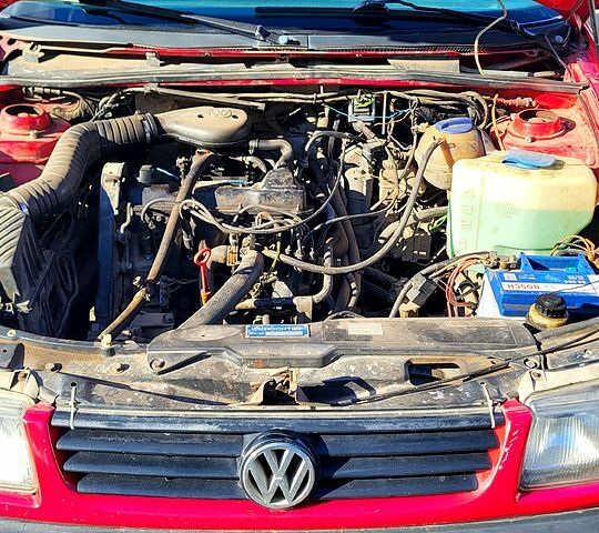 Красный Фольксваген Пассат, объемом двигателя 1.8 л и пробегом 300 тыс. км за 2250 $, фото 13 на Automoto.ua