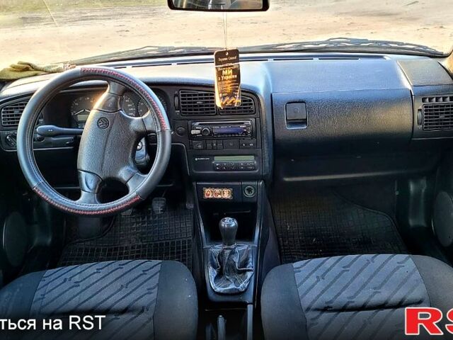 Красный Фольксваген Пассат, объемом двигателя 2.8 л и пробегом 200 тыс. км за 2500 $, фото 6 на Automoto.ua