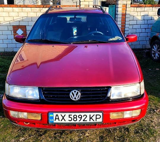 Красный Фольксваген Пассат, объемом двигателя 2.8 л и пробегом 200 тыс. км за 2500 $, фото 1 на Automoto.ua
