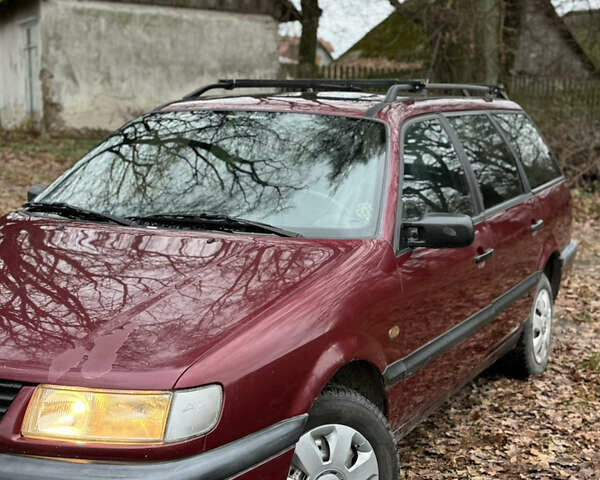 Червоний Фольксваген Пассат, об'ємом двигуна 1.8 л та пробігом 230 тис. км за 2299 $, фото 7 на Automoto.ua