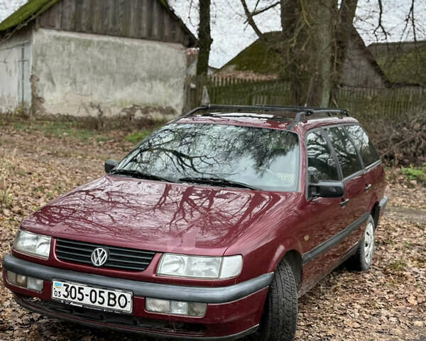 Червоний Фольксваген Пассат, об'ємом двигуна 1.8 л та пробігом 230 тис. км за 2299 $, фото 3 на Automoto.ua
