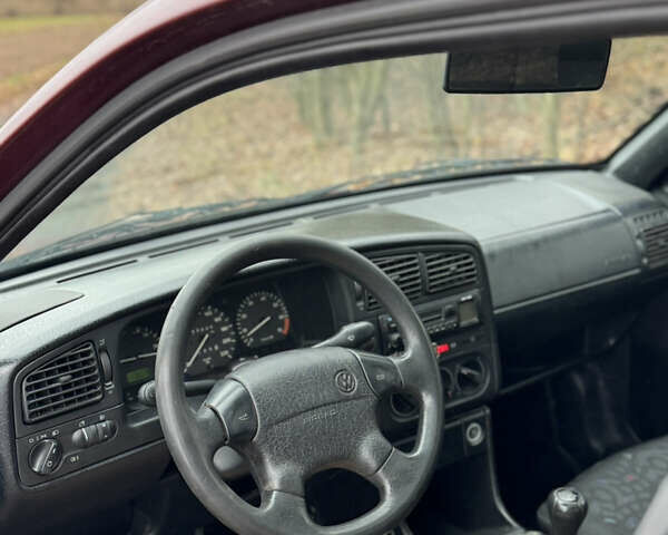 Червоний Фольксваген Пассат, об'ємом двигуна 1.8 л та пробігом 230 тис. км за 2299 $, фото 29 на Automoto.ua