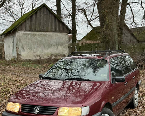 Червоний Фольксваген Пассат, об'ємом двигуна 1.8 л та пробігом 230 тис. км за 2299 $, фото 4 на Automoto.ua