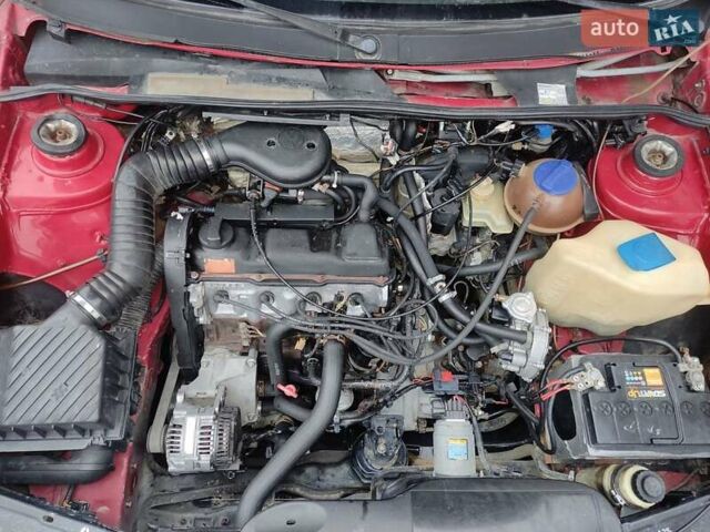 Красный Фольксваген Пассат, объемом двигателя 1.8 л и пробегом 30 тыс. км за 2900 $, фото 7 на Automoto.ua