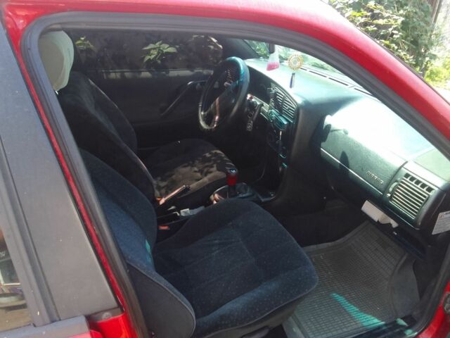 Красный Фольксваген Пассат, объемом двигателя 1.8 л и пробегом 260 тыс. км за 1900 $, фото 3 на Automoto.ua