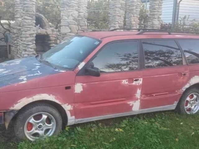 Красный Фольксваген Пассат, объемом двигателя 1.6 л и пробегом 300 тыс. км за 650 $, фото 2 на Automoto.ua