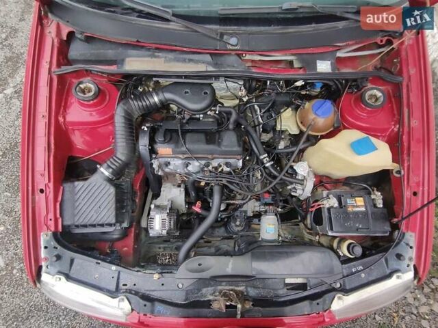 Красный Фольксваген Пассат, объемом двигателя 1.8 л и пробегом 30 тыс. км за 2900 $, фото 6 на Automoto.ua