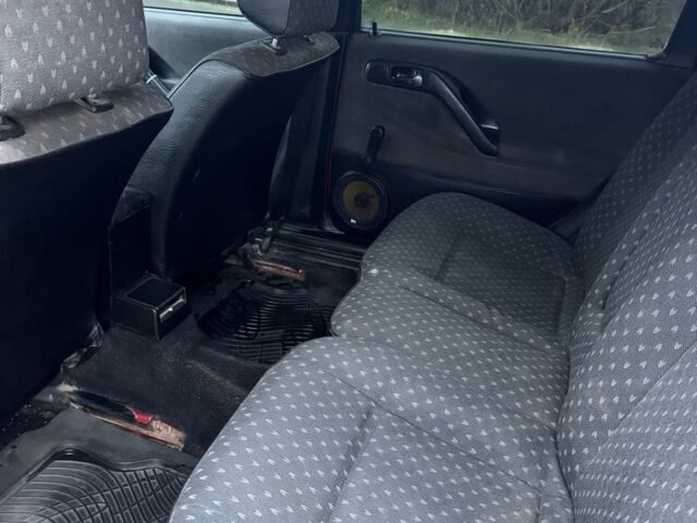 Красный Фольксваген Пассат, объемом двигателя 1.8 л и пробегом 200 тыс. км за 2100 $, фото 6 на Automoto.ua