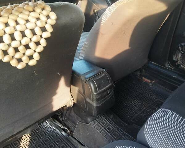 Червоний Фольксваген Пассат, об'ємом двигуна 1.8 л та пробігом 386 тис. км за 2300 $, фото 8 на Automoto.ua